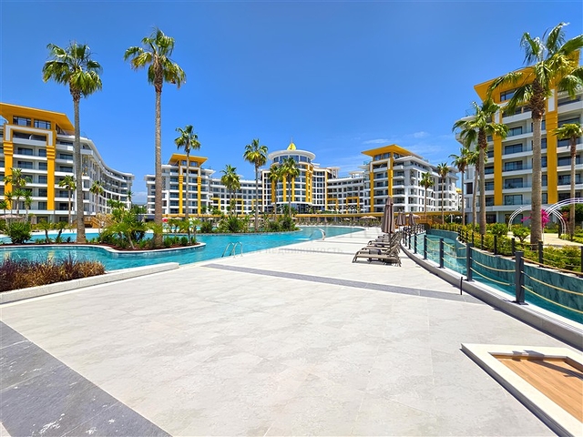 Modernes 1+1 Apartment in einem prestigeträchtigen Komplex am Meer in Turkler