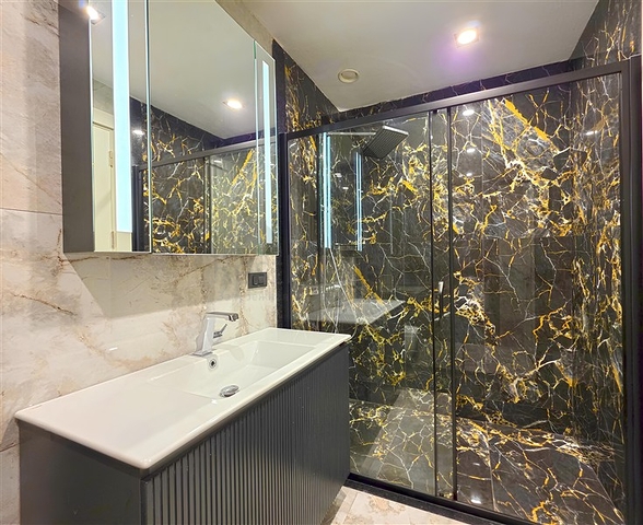 Modernes 1+1 Apartment in einem prestigeträchtigen Komplex am Meer in Turkler