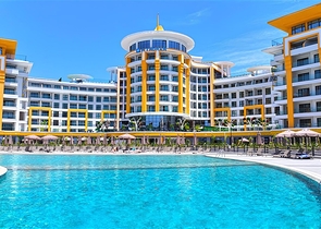 Modernes 1+1 Apartment in einem prestigeträchtigen Komplex am Meer in Turkler