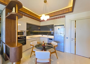 Modernes 1+1 Apartment in einem prestigeträchtigen Komplex am Meer in Turkler