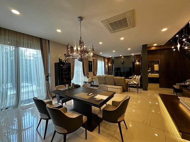 Geräumige Maisonette am Meer in einem Premium-Komplex - für Kenner des hohen Lebensstandards