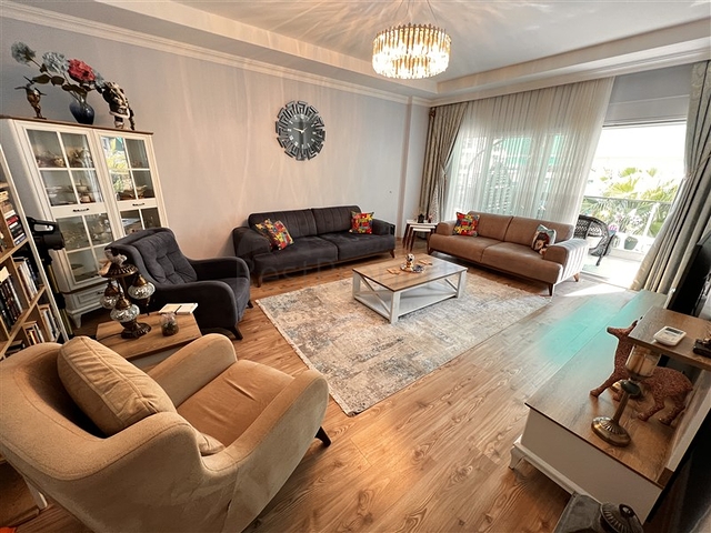 Geräumige möblierte Wohnung zum Leben im Zentrum von Oba