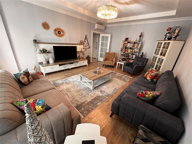 Geräumige möblierte Wohnung zum Leben im Zentrum von Oba