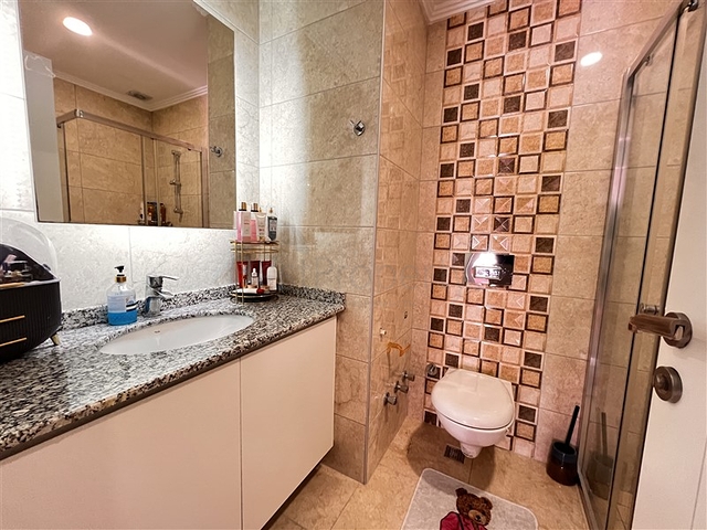 Geräumige möblierte Wohnung zum Leben im Zentrum von Oba