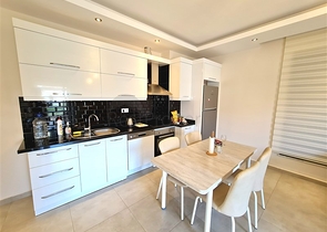 Moderne möblierte Wohnung in einer Wohnanlage mit reicher Infrastruktur in der Gegend von Oba