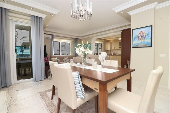 Möblierte 3+1 Maisonette-Wohnung mit großer Terrasse im Zentrum von Alanya