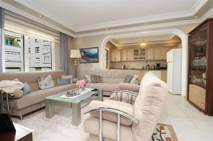 Möblierte 3+1 Maisonette-Wohnung mit großer Terrasse im Zentrum von Alanya