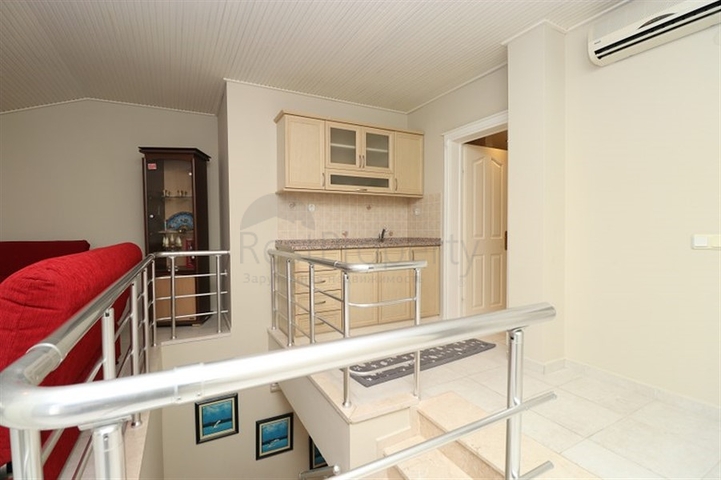 Möblierte 3+1 Maisonette-Wohnung mit großer Terrasse im Zentrum von Alanya