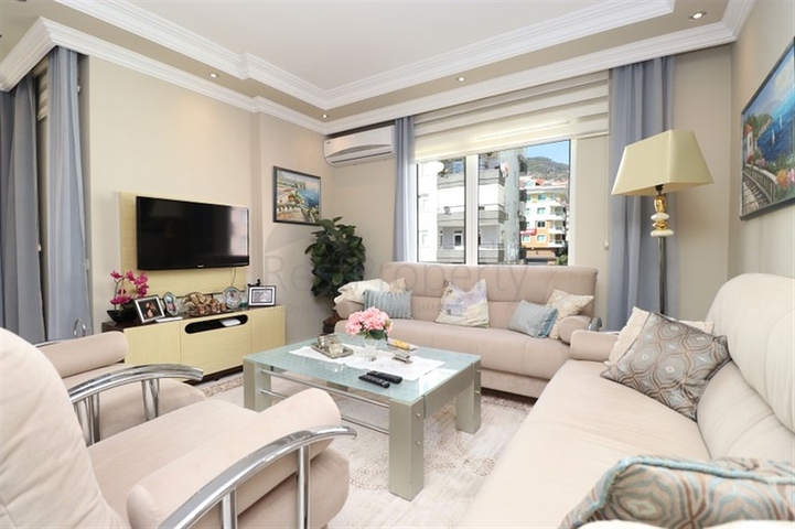 Möblierte 3+1 Maisonette-Wohnung mit großer Terrasse im Zentrum von Alanya