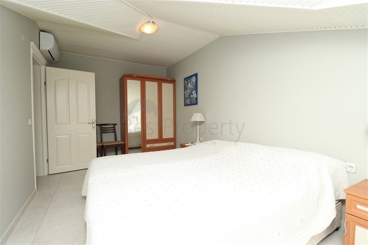 Möblierte 3+1 Maisonette-Wohnung mit großer Terrasse im Zentrum von Alanya