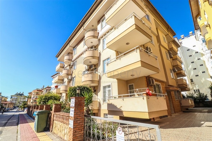 Möblierte 3+1 Maisonette-Wohnung mit großer Terrasse im Zentrum von Alanya