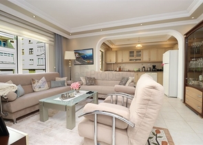 Möblierte 3+1 Maisonette-Wohnung mit großer Terrasse im Zentrum von Alanya