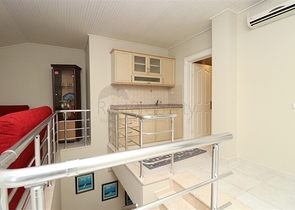 Möblierte 3+1 Maisonette-Wohnung mit großer Terrasse im Zentrum von Alanya