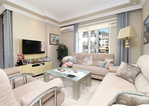 Möblierte 3+1 Maisonette-Wohnung mit großer Terrasse im Zentrum von Alanya