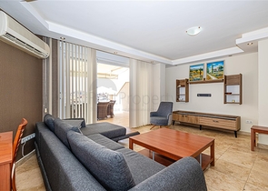 Geräumige 2+1 Wohnung in einem Komplex mit entwickelter Infrastruktur in der Gegend von Dschikkilli