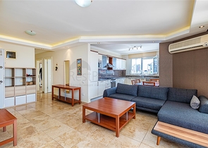 Geräumige 2+1 Wohnung in einem Komplex mit entwickelter Infrastruktur in der Gegend von Dschikkilli