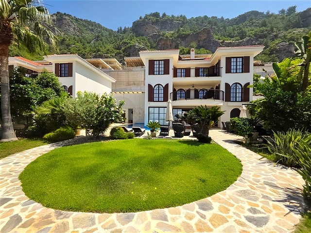 5+2 Luxusvilla mit Meerblick im Zentrum von Alanya — Privatsphäre, Komfort und Luxus an einem Ort