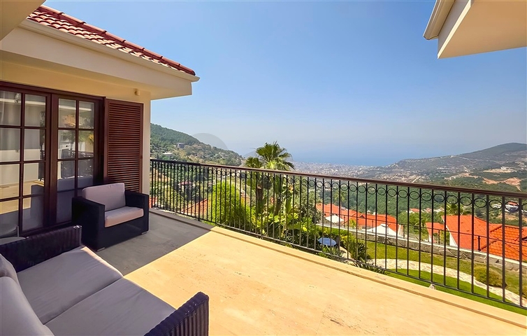 5+2 Luxusvilla mit Meerblick im Zentrum von Alanya — Privatsphäre, Komfort und Luxus an einem Ort