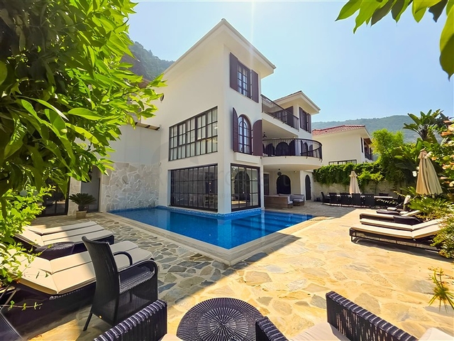 5+2 Luxusvilla mit Meerblick im Zentrum von Alanya — Privatsphäre, Komfort und Luxus an einem Ort