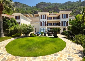 5+2 Luxusvilla mit Meerblick im Zentrum von Alanya — Privatsphäre, Komfort und Luxus an einem Ort