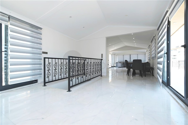 Geräumiges, möbliertes Penthouse mit Terrassen im Herzen von Alanya