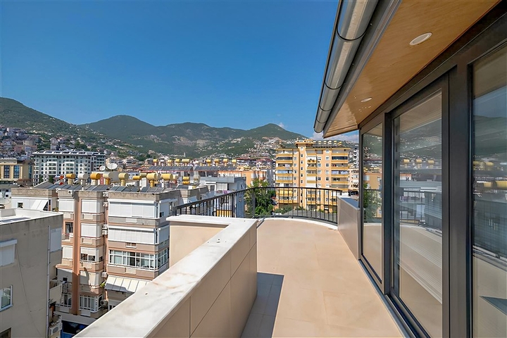 Geräumiges, möbliertes Penthouse mit Terrassen im Herzen von Alanya