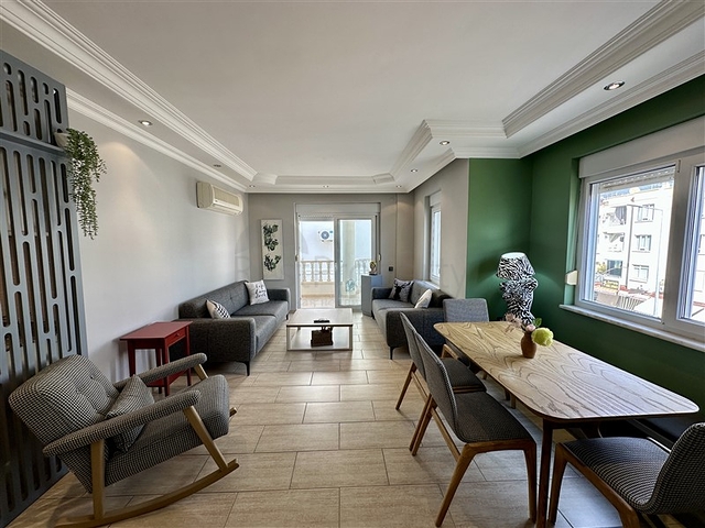 Geräumige möblierte 2+1-Wohnung nur 150 Meter vom Meer entfernt im Stadtteil Oba