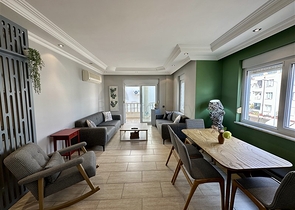 Geräumige möblierte 2+1-Wohnung nur 150 Meter vom Meer entfernt im Stadtteil Oba