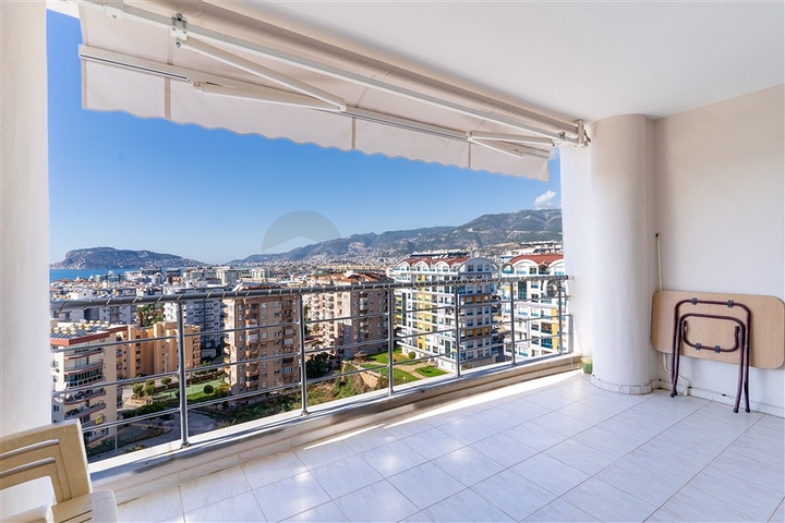 Helle Wohnung mit Panoramablick auf das Meer in der Gegend von Tosmur