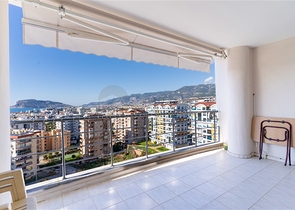 Helle Wohnung mit Panoramablick auf das Meer in der Gegend von Tosmur