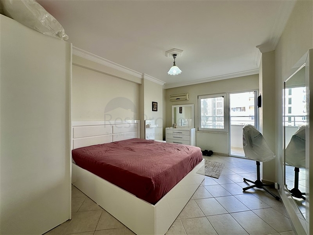 Komfortable 2+1-Wohnung in einem Komplex mit entwickelter Infrastruktur