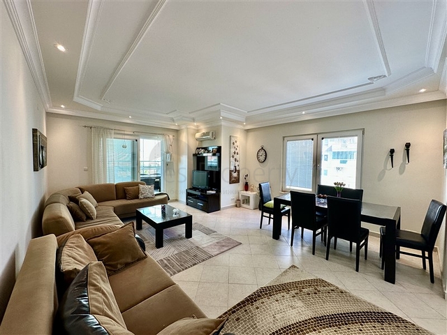 Komfortable 2+1-Wohnung in einem Komplex mit entwickelter Infrastruktur