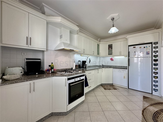 Komfortable 2+1-Wohnung in einem Komplex mit entwickelter Infrastruktur