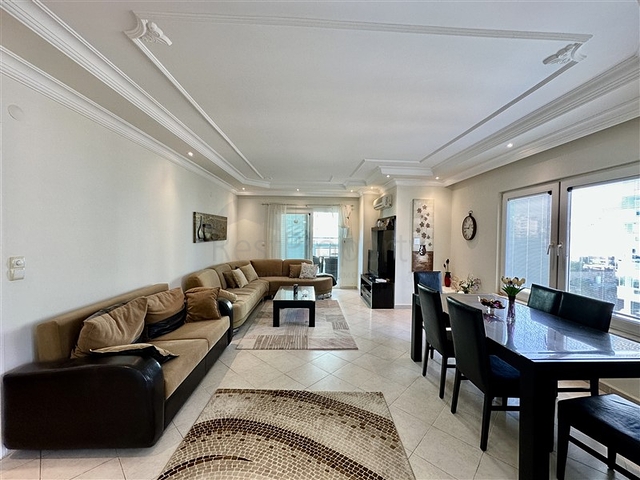 Komfortable 2+1-Wohnung in einem Komplex mit entwickelter Infrastruktur