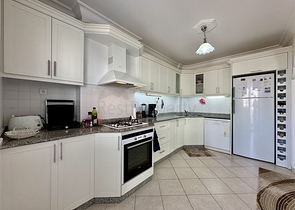 Komfortable 2+1-Wohnung in einem Komplex mit entwickelter Infrastruktur