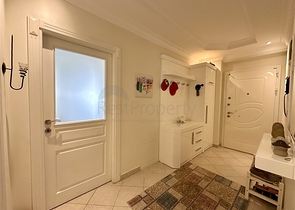 Komfortable 2+1-Wohnung in einem Komplex mit entwickelter Infrastruktur