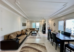 Komfortable 2+1-Wohnung in einem Komplex mit entwickelter Infrastruktur