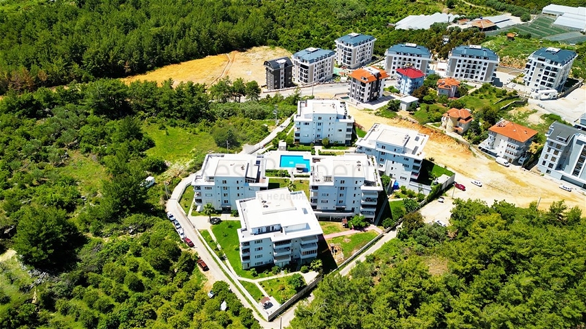 Gemütliche 2+1 Wohnung in einem Haus mit Pool und Grünfläche