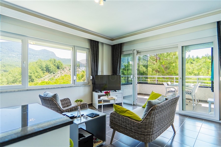 Gemütliche 2+1 Wohnung in einem Haus mit Pool und Grünfläche