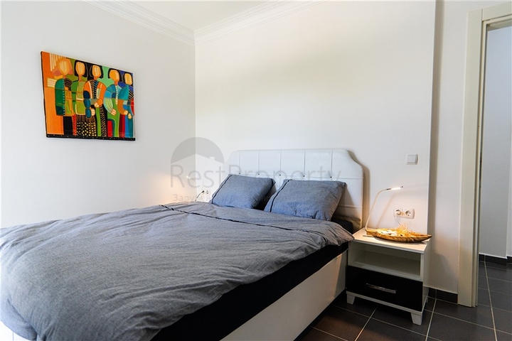 Gemütliche 2+1 Wohnung in einem Haus mit Pool und Grünfläche