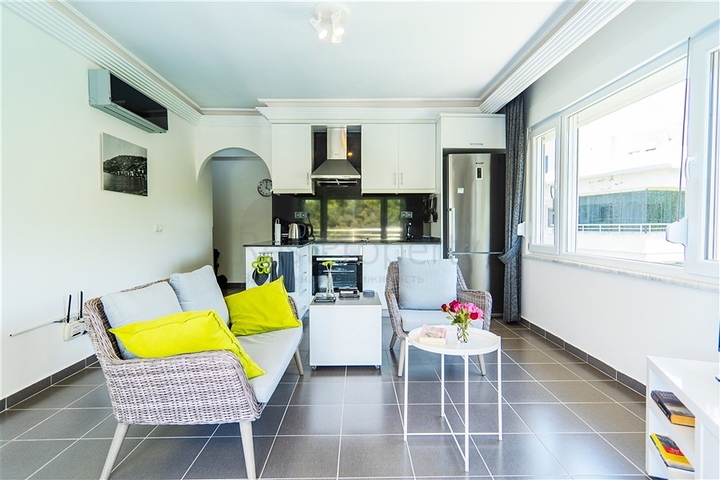 Gemütliche 2+1 Wohnung in einem Haus mit Pool und Grünfläche