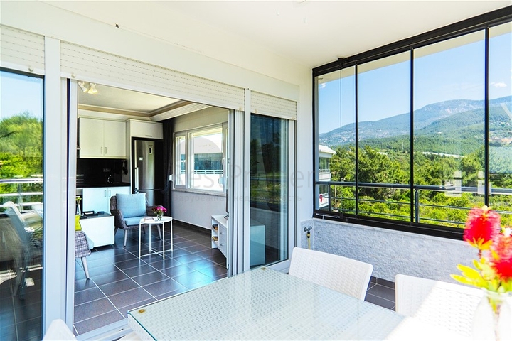 Gemütliche 2+1 Wohnung in einem Haus mit Pool und Grünfläche