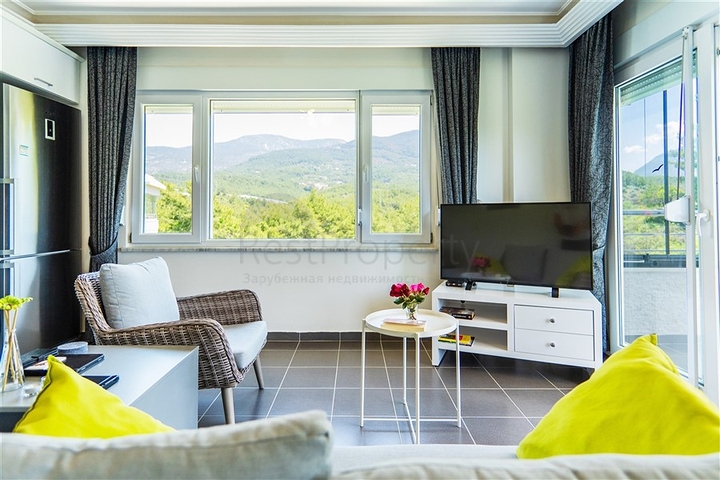 Gemütliche 2+1 Wohnung in einem Haus mit Pool und Grünfläche