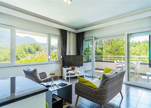 Gemütliche 2+1 Wohnung in einem Haus mit Pool und Grünfläche