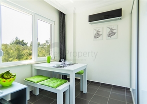 Gemütliche 2+1 Wohnung in einem Haus mit Pool und Grünfläche