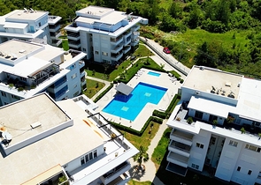 Gemütliche 2+1 Wohnung in einem Haus mit Pool und Grünfläche