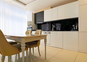 Geräumige möblierte 3+1-Wohnung mit reicher Infrastruktur in einer modernen Wohnanlage