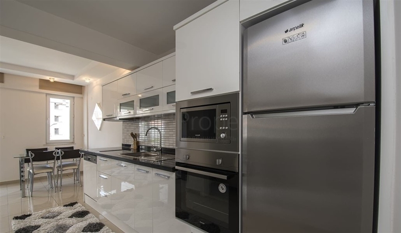 Geräumige möblierte 2+1-Wohnung 350 Meter vom berühmten Kleopatra-Strand entfernt