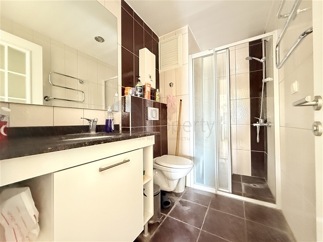 Geräumige 1+1-Wohnung mit komplettem Mobiliar und reicher Infrastruktur in Dschikkilli