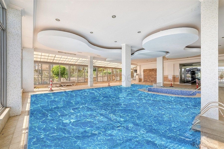 Geräumiges Penthouse mit Terrasse und Meerblick in einer prestigeträchtigen Wohnanlage